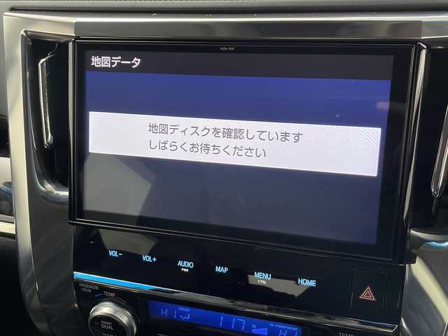 トヨタ ヴェルファイア ハイブリット ZR 道央・札幌 2019(令1)年 9.4万km ホワイトパールクリスタルシャイン ・4WD/ハイブリッド/・トヨタセーフティセンス/・プリクラッシュセーフティ/・レーダークルーズコントロール/・純正10インチナビ NSZN-Z68T/・CD/DVD/フルセグTV/・Bluetooth/・バックカメラ/・両側パワースライドドア/パワーバックドア/・レザーシート/・シートヒーター/エアシート/パワーシート/・後席フリップダウンモニター/・前後ドライブレコーダー　GL-03AP/・スマートキー/スペアキー/・クリアランスソナー/・レーンアシスト/・純正17インチアルミホイール/・ETC2.0