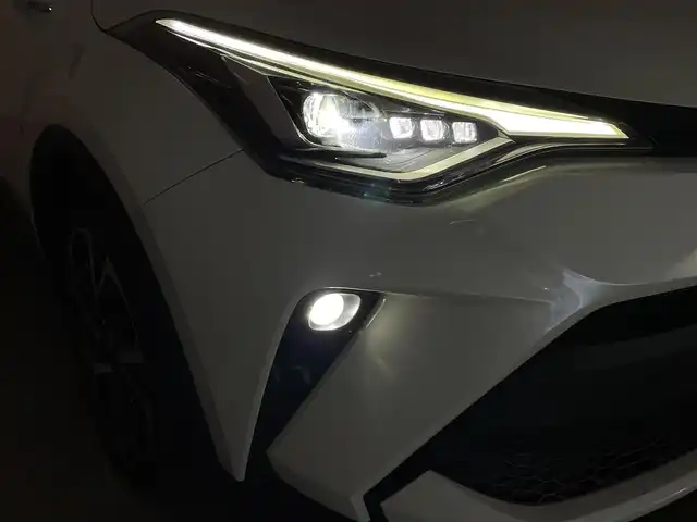 トヨタ Ｃ－ＨＲ G 群馬県 2020(令2)年 5.1万km ホワイトパールクリスタルシャイン パノラミックビューモニター/シートヒーター/電動ランバーサポート/ナノイー/＝＝＝＝＝/純正8インチディスプレイオーディオ/フルセグTV/BT/USB/Miracast/AM/FM/ブラインドスポットモニター/前後ドライブレコーダー/ビルトインETC/LEDヘッドライト/トヨタセーフティセンス/・プリクラッシュセーフティ/・レーンディパーチャーアラート/・オートハイビーム/・レーダークルーズコントロール/プッシュスタート/スマートキー