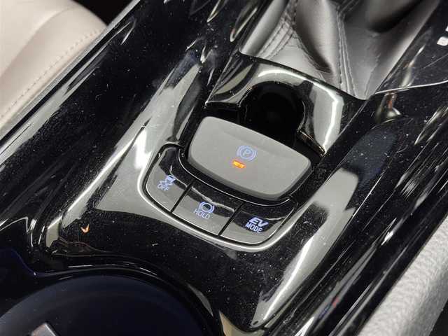トヨタ Ｃ－ＨＲ G 群馬県 2020(令2)年 5.1万km ホワイトパールクリスタルシャイン ハイブリッド/FF/フロアCVT/純正 8型ディスプレイオーディオ＋ナビ/　（AM/FM/USB/Bluetooth/TV/CarPlay/AndroidAuto）/パノラミックビューモニター/ドライブレコーダー 前後/ビルトイン ETC/Toyota Safety Sense/・プリクラッシュセーフティ［PCS］/・レーンディパーチャーアラート［LDA］（操舵支援あり）/・ブラインドスポットモニター［BSM］/・リヤクロストラフィックアラート［RCTA］/・【OP】インテリジェントクリアランスソナー［パーキングサポートブレーキ（静止物）］/・レーダークルーズ/・オートハイビーム［AHB］/装備/・ハーフレザーシート/・【OP】シートヒーター（D/N）/・【OP】電動ランバーサポート（D）/・【OP】「ナノイー」/・オートライトシステム/・LEDヘッドライト/・LEDフロントフォグライト/・純正18inAW/・プッシュスタート/・スマートキーシステム/・保
