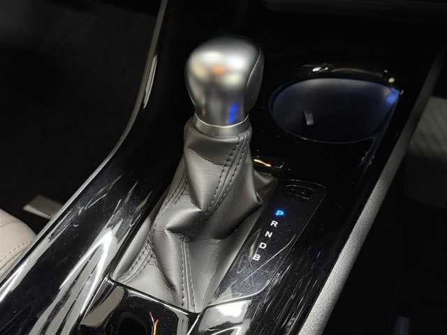 トヨタ Ｃ－ＨＲ G 群馬県 2020(令2)年 5.1万km ホワイトパールクリスタルシャイン ハイブリッド/FF/フロアCVT/純正 8型ディスプレイオーディオ＋ナビ/　（AM/FM/USB/Bluetooth/TV/CarPlay/AndroidAuto）/パノラミックビューモニター/ドライブレコーダー 前後/ビルトイン ETC/Toyota Safety Sense/・プリクラッシュセーフティ［PCS］/・レーンディパーチャーアラート［LDA］（操舵支援あり）/・ブラインドスポットモニター［BSM］/・リヤクロストラフィックアラート［RCTA］/・【OP】インテリジェントクリアランスソナー［パーキングサポートブレーキ（静止物）］/・レーダークルーズ/・オートハイビーム［AHB］/装備/・ハーフレザーシート/・【OP】シートヒーター（D/N）/・【OP】電動ランバーサポート（D）/・【OP】「ナノイー」/・オートライトシステム/・LEDヘッドライト/・LEDフロントフォグライト/・純正18inAW/・プッシュスタート/・スマートキーシステム/・保