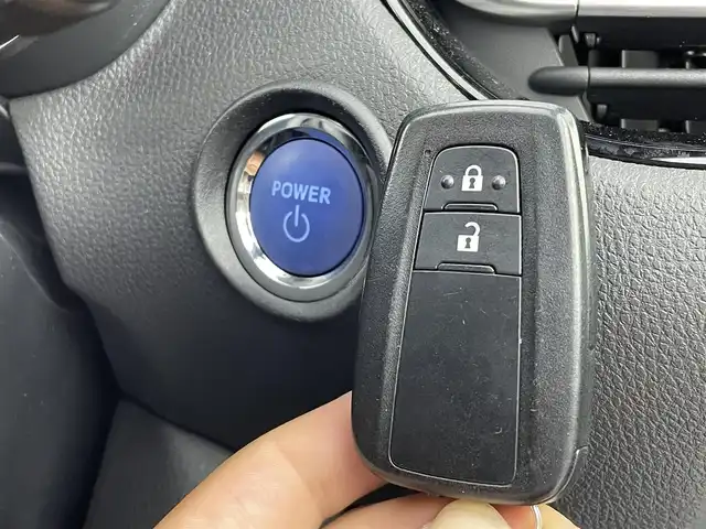 トヨタ Ｃ－ＨＲ G 群馬県 2020(令2)年 5.1万km ホワイトパールクリスタルシャイン パノラミックビューモニター/シートヒーター/電動ランバーサポート/ナノイー/＝＝＝＝＝/純正8インチディスプレイオーディオ/フルセグTV/BT/USB/Miracast/AM/FM/ブラインドスポットモニター/前後ドライブレコーダー/ビルトインETC/LEDヘッドライト/トヨタセーフティセンス/・プリクラッシュセーフティ/・レーンディパーチャーアラート/・オートハイビーム/・レーダークルーズコントロール/プッシュスタート/スマートキー