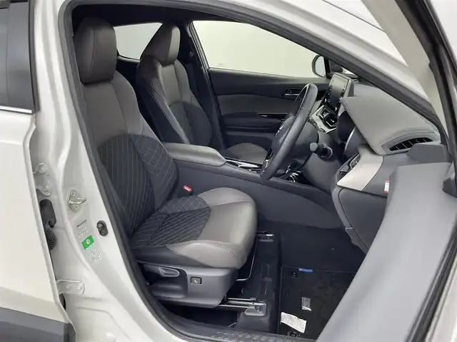 トヨタ Ｃ－ＨＲ G 群馬県 2020(令2)年 5.1万km ホワイトパールクリスタルシャイン パノラミックビューモニター/シートヒーター/電動ランバーサポート/ナノイー/＝＝＝＝＝/純正8インチディスプレイオーディオ/フルセグTV/BT/USB/Miracast/AM/FM/ブラインドスポットモニター/前後ドライブレコーダー/ビルトインETC/LEDヘッドライト/トヨタセーフティセンス/・プリクラッシュセーフティ/・レーンディパーチャーアラート/・オートハイビーム/・レーダークルーズコントロール/プッシュスタート/スマートキー