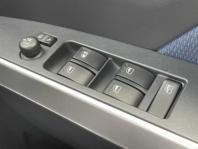 トヨタ ルーミー カスタムG 大阪府 2018(平30)年 5.1万km パールホワイトⅢ 社外ナビ/・Bluetooth/フルセグ/・CD/DVD/クルーズコントロール/前方ドライブレコーダー/両側パワースライドドア/シートリフター/LEDオートライト/フォグライト/電動格納ミラー/スマートキー