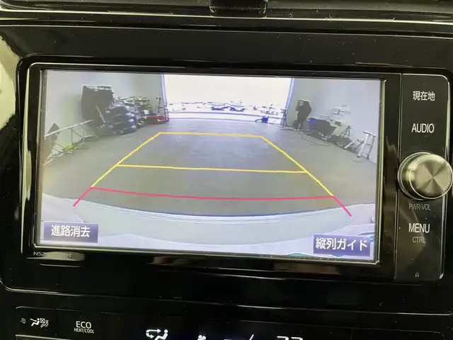 トヨタ プリウス S 富山県 2016(平28)年 6.1万km ホワイトパールクリスタルシャイン 社外エアロ/純正ナビ（AM/FM/DVD/BT/フルセグ）/バックカメラ/ETC/横滑り防止装置/アイドリングストップ/オートLEDライト/純正フロアマット/革巻きステアリング/ステアリングスイッチ/プッシュスタート/スマートキー/スペアキー