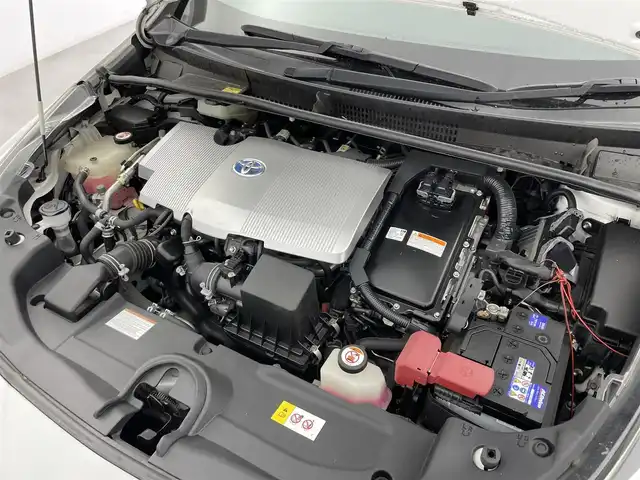 トヨタ プリウス S 富山県 2016(平28)年 6.1万km ホワイトパールクリスタルシャイン 社外エアロ/純正ナビ（AM/FM/DVD/BT/フルセグ）/バックカメラ/ETC/横滑り防止装置/アイドリングストップ/オートLEDライト/純正フロアマット/革巻きステアリング/ステアリングスイッチ/プッシュスタート/スマートキー/スペアキー