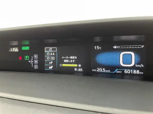 トヨタ プリウス S 富山県 2016(平28)年 6.1万km ホワイトパールクリスタルシャイン 社外エアロ/純正ナビ（AM/FM/DVD/BT/フルセグ）/バックカメラ/ETC/横滑り防止装置/アイドリングストップ/オートLEDライト/純正フロアマット/革巻きステアリング/ステアリングスイッチ/プッシュスタート/スマートキー/スペアキー