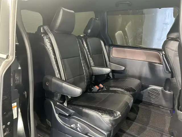 トヨタ エスクァイア ハイブリッド Gi プレミアムパッケージ 愛知県 2018(平30)年 4.8万km ブラック 純正１０インチＴコネクトナビ　/(Bluetooth/フルセグTV/SD/HDMI/AM/FM/CD・DVD再生)/モデリスタエアロ(F/S/R)/純正フリップダウンモニター　/両側パワースライドドア　/１００Ｖ電源　/トヨタセーフティセンスC　/　　-プリクラッシュセーフティ/　　-レーンディパーチャーアラート（LDA)/　　-オートマチックハイビーム/シートヒーター　/ビルトインＥＴＣ２．０　　/ＬＥＤヘッドライト/バックカメラ/ドライブレコーダー/ステアリングヒーター/オートクルーズコントロール/LEDフォグ/半革シート