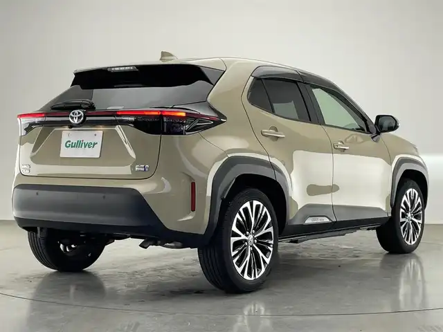 トヨタ ヤリスクロス ハイブリッド Z 愛知県 2024(令6)年 1.3万km ベージュ 純正ディスプレイナビ　フルセグＴＶ　全方位カメラ　ハーフレザー　シートヒーター　ＢＳＭ　セーフティセンス　衝突軽減　追従クルコン　コーナーセンサー　ＬＥＤオートライト　パワーシート　前後ドラレコ　ドライブレコーダー（自動防眩インナーミラー装着車）　禁煙