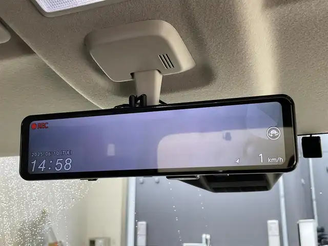 スズキ スペーシア カスタム HYBRID XS 滋賀県 2023(令5)年 0.9万km スチールシルバーメタリック/ブルーイッシュブラックパール 禁煙車/純正9型ナビ/（CD/DVD/フルセグTV/BT/AppleCarplay/AndroidAuto/FM/AM）/スズキセーフティサポート/・デュアルセンサーブレーキサポート（衝突被害軽減ブレーキ）/・誤発進抑制機能（前方・後方）/・後退時ブレーキサポート/・車線逸脱警報機能/・ふらつき警報機能/・先行車発進お知らせ機能/・ハイビームアシスト（自動でハイ／ロー切替）/・標識認識機能（速度制限・一時停止など）/・全方位モニター用カメラ/ビルトインETC/アダプティブクルーズコントロール/リアパーキングセンサー/両側パワースライドドア/前席シートヒーター/ステアリングヒーター/ステアリングスイッチ/電動パーキングブレーキ/純正フロアマット/LEDヘッドライト/純正15インチAW