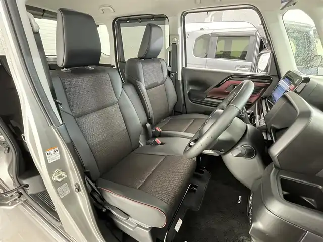 スズキ スペーシア カスタム HYBRID XS 滋賀県 2023(令5)年 0.9万km スチールシルバーメタリック/ブルーイッシュブラックパール 禁煙車/純正9型ナビ/（CD/DVD/フルセグTV/BT/AppleCarplay/AndroidAuto/FM/AM）/スズキセーフティサポート/・デュアルセンサーブレーキサポート（衝突被害軽減ブレーキ）/・誤発進抑制機能（前方・後方）/・後退時ブレーキサポート/・車線逸脱警報機能/・ふらつき警報機能/・先行車発進お知らせ機能/・ハイビームアシスト（自動でハイ／ロー切替）/・標識認識機能（速度制限・一時停止など）/・全方位モニター用カメラ/ビルトインETC/アダプティブクルーズコントロール/リアパーキングセンサー/両側パワースライドドア/前席シートヒーター/ステアリングヒーター/ステアリングスイッチ/電動パーキングブレーキ/純正フロアマット/LEDヘッドライト/純正15インチAW