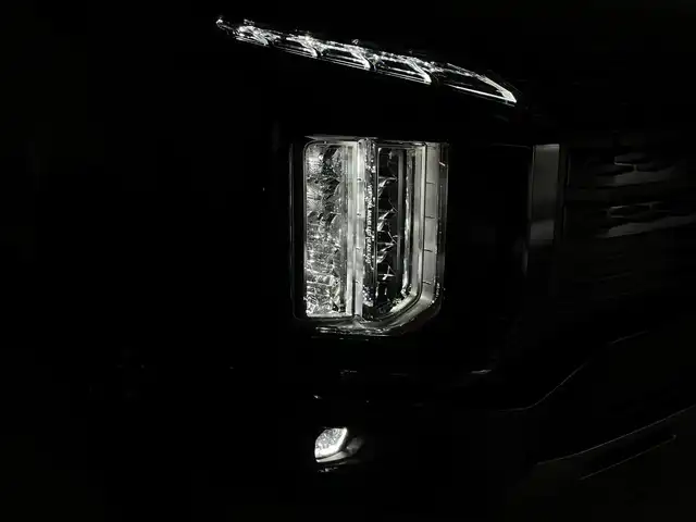 三菱 デリカＤ：５ シャモニー 群馬県 2025(令7)年 0.1千km 黒Ⅱ 登録済未使用車(登録時走行距離：8km)/オリジナルナビ取付パッケージ＋リアモニター取付パッケージ/ALPINED:5専用11型ナビゲーション/ALPINE12.8型後席用モニター/＝＝＝＝＝/e-Assist(運転支援機能)/・衝突被害軽減ブレーキ(FCM)/・車線逸脱警報システム(LDW)/・レーダークルーズコントロール(ACC)/・オートマチックハイビーム(AHB)/・後側方車両検知警報システム(レーンチェンジアシスト機能付)/・誤発進抑制機能(前進時)/・後退時交差車両検知警報(RCTA)/両側パワースライドドア/エレクトリックテールゲート/ハーフレザーシート/前席シートヒーター/ステアリングヒーター/革巻きステアリング/ステアリングスイッチ/アイドリングストップ/電動パーキングブレーキ/オートブレーキホールド/プッシュスタート/スマートキー×2本/取扱説明書/保証書