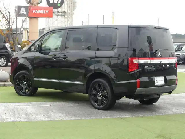 三菱 デリカＤ：５ シャモニー 千葉県 2025(令7)年 0.1千km 黒Ⅱ 登録済未使用車(登録時走行距離：8km)/オリジナルナビ取付パッケージ＋リアモニター取付パッケージ/ALPINED:5専用11型ナビゲーション/ALPINE12.8型後席用モニター/＝＝＝＝＝/e-Assist(運転支援機能)/・衝突被害軽減ブレーキ(FCM)/・車線逸脱警報システム(LDW)/・レーダークルーズコントロール(ACC)/・オートマチックハイビーム(AHB)/・後側方車両検知警報システム(レーンチェンジアシスト機能付)/・誤発進抑制機能(前進時)/・後退時交差車両検知警報(RCTA)/両側パワースライドドア/エレクトリックテールゲート/ハーフレザーシート/前席シートヒーター/ステアリングヒーター/革巻きステアリング/ステアリングスイッチ/アイドリングストップ/電動パーキングブレーキ/オートブレーキホールド/プッシュスタート/スマートキー×2本/取扱説明書/保証書