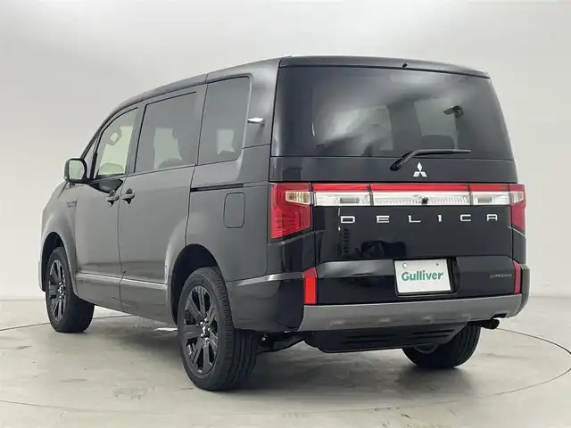 三菱 デリカＤ：５ シャモニー 群馬県 2025(令7)年 0.1千km 黒Ⅱ 登録済未使用車(登録時走行距離：8km)/オリジナルナビ取付パッケージ＋リアモニター取付パッケージ/ALPINED:5専用11型ナビゲーション/ALPINE12.8型後席用モニター/＝＝＝＝＝/e-Assist(運転支援機能)/・衝突被害軽減ブレーキ(FCM)/・車線逸脱警報システム(LDW)/・レーダークルーズコントロール(ACC)/・オートマチックハイビーム(AHB)/・後側方車両検知警報システム(レーンチェンジアシスト機能付)/・誤発進抑制機能(前進時)/・後退時交差車両検知警報(RCTA)/両側パワースライドドア/エレクトリックテールゲート/ハーフレザーシート/前席シートヒーター/ステアリングヒーター/革巻きステアリング/ステアリングスイッチ/アイドリングストップ/電動パーキングブレーキ/オートブレーキホールド/プッシュスタート/スマートキー×2本/取扱説明書/保証書