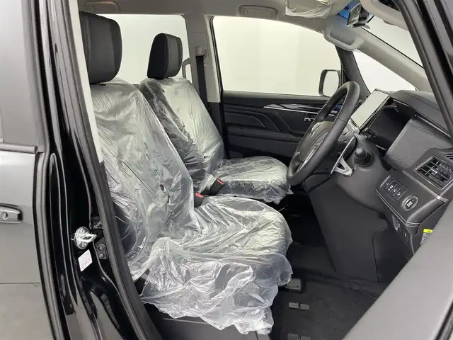 三菱 デリカＤ：５ シャモニー 群馬県 2025(令7)年 0.1千km 黒Ⅱ 登録済未使用車(登録時走行距離：8km)/オリジナルナビ取付パッケージ＋リアモニター取付パッケージ/ALPINED:5専用11型ナビゲーション/ALPINE12.8型後席用モニター/＝＝＝＝＝/e-Assist(運転支援機能)/・衝突被害軽減ブレーキ(FCM)/・車線逸脱警報システム(LDW)/・レーダークルーズコントロール(ACC)/・オートマチックハイビーム(AHB)/・後側方車両検知警報システム(レーンチェンジアシスト機能付)/・誤発進抑制機能(前進時)/・後退時交差車両検知警報(RCTA)/両側パワースライドドア/エレクトリックテールゲート/ハーフレザーシート/前席シートヒーター/ステアリングヒーター/革巻きステアリング/ステアリングスイッチ/アイドリングストップ/電動パーキングブレーキ/オートブレーキホールド/プッシュスタート/スマートキー×2本/取扱説明書/保証書
