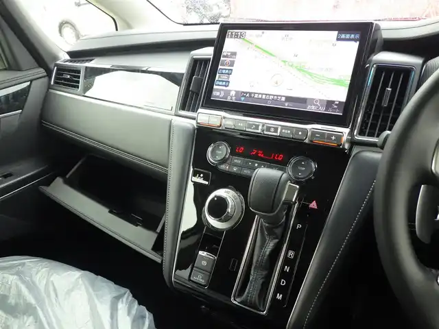 三菱 デリカＤ：５ シャモニー 千葉県 2025(令7)年 0.1千km 黒Ⅱ 登録済未使用車(登録時走行距離：8km)/オリジナルナビ取付パッケージ＋リアモニター取付パッケージ/ALPINED:5専用11型ナビゲーション/ALPINE12.8型後席用モニター/＝＝＝＝＝/e-Assist(運転支援機能)/・衝突被害軽減ブレーキ(FCM)/・車線逸脱警報システム(LDW)/・レーダークルーズコントロール(ACC)/・オートマチックハイビーム(AHB)/・後側方車両検知警報システム(レーンチェンジアシスト機能付)/・誤発進抑制機能(前進時)/・後退時交差車両検知警報(RCTA)/両側パワースライドドア/エレクトリックテールゲート/ハーフレザーシート/前席シートヒーター/ステアリングヒーター/革巻きステアリング/ステアリングスイッチ/アイドリングストップ/電動パーキングブレーキ/オートブレーキホールド/プッシュスタート/スマートキー×2本/取扱説明書/保証書