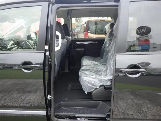 三菱 デリカＤ：５ シャモニー 千葉県 2025(令7)年 0.1千km 黒Ⅱ 登録済未使用車(登録時走行距離：8km)/オリジナルナビ取付パッケージ＋リアモニター取付パッケージ/ALPINED:5専用11型ナビゲーション/ALPINE12.8型後席用モニター/＝＝＝＝＝/e-Assist(運転支援機能)/・衝突被害軽減ブレーキ(FCM)/・車線逸脱警報システム(LDW)/・レーダークルーズコントロール(ACC)/・オートマチックハイビーム(AHB)/・後側方車両検知警報システム(レーンチェンジアシスト機能付)/・誤発進抑制機能(前進時)/・後退時交差車両検知警報(RCTA)/両側パワースライドドア/エレクトリックテールゲート/ハーフレザーシート/前席シートヒーター/ステアリングヒーター/革巻きステアリング/ステアリングスイッチ/アイドリングストップ/電動パーキングブレーキ/オートブレーキホールド/プッシュスタート/スマートキー×2本/取扱説明書/保証書