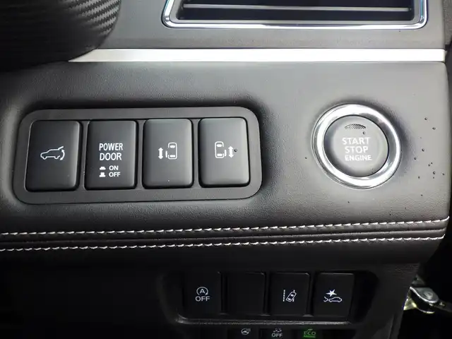 三菱 デリカＤ：５ シャモニー 千葉県 2025(令7)年 0.1千km 黒Ⅱ 登録済未使用車(登録時走行距離：8km)/オリジナルナビ取付パッケージ＋リアモニター取付パッケージ/ALPINED:5専用11型ナビゲーション/ALPINE12.8型後席用モニター/＝＝＝＝＝/e-Assist(運転支援機能)/・衝突被害軽減ブレーキ(FCM)/・車線逸脱警報システム(LDW)/・レーダークルーズコントロール(ACC)/・オートマチックハイビーム(AHB)/・後側方車両検知警報システム(レーンチェンジアシスト機能付)/・誤発進抑制機能(前進時)/・後退時交差車両検知警報(RCTA)/両側パワースライドドア/エレクトリックテールゲート/ハーフレザーシート/前席シートヒーター/ステアリングヒーター/革巻きステアリング/ステアリングスイッチ/アイドリングストップ/電動パーキングブレーキ/オートブレーキホールド/プッシュスタート/スマートキー×2本/取扱説明書/保証書