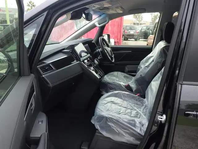 三菱 デリカＤ：５ シャモニー 千葉県 2025(令7)年 0.1千km 黒Ⅱ 登録済未使用車(登録時走行距離：8km)/オリジナルナビ取付パッケージ＋リアモニター取付パッケージ/ALPINED:5専用11型ナビゲーション/ALPINE12.8型後席用モニター/＝＝＝＝＝/e-Assist(運転支援機能)/・衝突被害軽減ブレーキ(FCM)/・車線逸脱警報システム(LDW)/・レーダークルーズコントロール(ACC)/・オートマチックハイビーム(AHB)/・後側方車両検知警報システム(レーンチェンジアシスト機能付)/・誤発進抑制機能(前進時)/・後退時交差車両検知警報(RCTA)/両側パワースライドドア/エレクトリックテールゲート/ハーフレザーシート/前席シートヒーター/ステアリングヒーター/革巻きステアリング/ステアリングスイッチ/アイドリングストップ/電動パーキングブレーキ/オートブレーキホールド/プッシュスタート/スマートキー×2本/取扱説明書/保証書