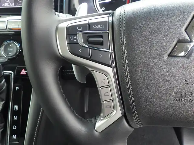 三菱 デリカＤ：５ シャモニー 千葉県 2025(令7)年 0.1千km 黒Ⅱ 登録済未使用車(登録時走行距離：8km)/オリジナルナビ取付パッケージ＋リアモニター取付パッケージ/ALPINED:5専用11型ナビゲーション/ALPINE12.8型後席用モニター/＝＝＝＝＝/e-Assist(運転支援機能)/・衝突被害軽減ブレーキ(FCM)/・車線逸脱警報システム(LDW)/・レーダークルーズコントロール(ACC)/・オートマチックハイビーム(AHB)/・後側方車両検知警報システム(レーンチェンジアシスト機能付)/・誤発進抑制機能(前進時)/・後退時交差車両検知警報(RCTA)/両側パワースライドドア/エレクトリックテールゲート/ハーフレザーシート/前席シートヒーター/ステアリングヒーター/革巻きステアリング/ステアリングスイッチ/アイドリングストップ/電動パーキングブレーキ/オートブレーキホールド/プッシュスタート/スマートキー×2本/取扱説明書/保証書