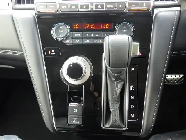 三菱 デリカＤ：５ シャモニー 千葉県 2025(令7)年 0.1千km 黒Ⅱ 登録済未使用車(登録時走行距離：8km)/オリジナルナビ取付パッケージ＋リアモニター取付パッケージ/ALPINED:5専用11型ナビゲーション/ALPINE12.8型後席用モニター/＝＝＝＝＝/e-Assist(運転支援機能)/・衝突被害軽減ブレーキ(FCM)/・車線逸脱警報システム(LDW)/・レーダークルーズコントロール(ACC)/・オートマチックハイビーム(AHB)/・後側方車両検知警報システム(レーンチェンジアシスト機能付)/・誤発進抑制機能(前進時)/・後退時交差車両検知警報(RCTA)/両側パワースライドドア/エレクトリックテールゲート/ハーフレザーシート/前席シートヒーター/ステアリングヒーター/革巻きステアリング/ステアリングスイッチ/アイドリングストップ/電動パーキングブレーキ/オートブレーキホールド/プッシュスタート/スマートキー×2本/取扱説明書/保証書