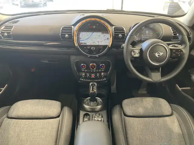 ＭＩＮＩ ＢＭＷ ミニ クラブマン クーパーD 熊本県 2023(令5)年 0.4万km MINI Yoursエニグマティックブラック ・スマートキー/・プッシュスタート/・インテリジェントセーフティ/・PDC自動起動/・パーキングアシスト/・クルーズコントロール(追従式)/・ハーフレザースポーツシート/・前席シートヒーター /・純正HDDナビ/　【Bluetooth・USB・AppleCarPlay】/・バックカメラ/・ETC/・ドライブレコーダー(前後録画)/・ワイヤレス充電/・LEDヘッドランプ/・LEDフォグランプ/・純正マット