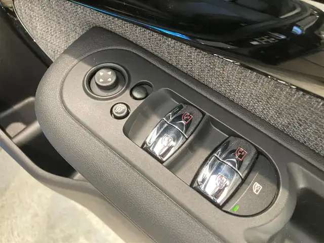 ＭＩＮＩ ＢＭＷ ミニ クラブマン クーパーD 熊本県 2023(令5)年 0.4万km MINI Yoursエニグマティックブラック ・スマートキー/・プッシュスタート/・インテリジェントセーフティ/・PDC自動起動/・パーキングアシスト/・クルーズコントロール(追従式)/・ハーフレザースポーツシート/・前席シートヒーター /・純正HDDナビ/　【Bluetooth・USB・AppleCarPlay】/・バックカメラ/・ETC/・ドライブレコーダー(前後録画)/・ワイヤレス充電/・LEDヘッドランプ/・LEDフォグランプ/・純正マット