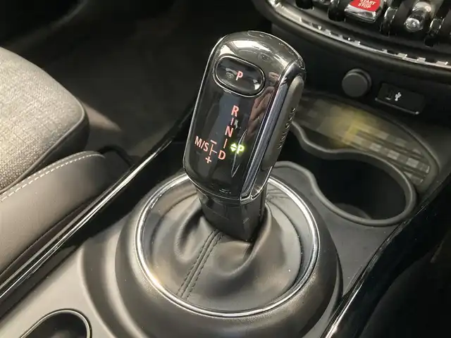 ＭＩＮＩ ＢＭＷ ミニ クラブマン クーパーD 熊本県 2023(令5)年 0.4万km MINI Yoursエニグマティックブラック ・スマートキー/・プッシュスタート/・インテリジェントセーフティ/・PDC自動起動/・パーキングアシスト/・クルーズコントロール(追従式)/・ハーフレザースポーツシート/・前席シートヒーター /・純正HDDナビ/　【Bluetooth・USB・AppleCarPlay】/・バックカメラ/・ETC/・ドライブレコーダー(前後録画)/・ワイヤレス充電/・LEDヘッドランプ/・LEDフォグランプ/・純正マット