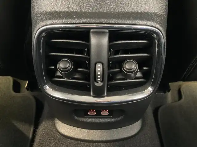 ＭＩＮＩ ＢＭＷ ミニ クラブマン クーパーD 熊本県 2023(令5)年 0.4万km MINI Yoursエニグマティックブラック ・スマートキー/・プッシュスタート/・インテリジェントセーフティ/・PDC自動起動/・パーキングアシスト/・クルーズコントロール(追従式)/・ハーフレザースポーツシート/・前席シートヒーター /・純正HDDナビ/　【Bluetooth・USB・AppleCarPlay】/・バックカメラ/・ETC/・ドライブレコーダー(前後録画)/・ワイヤレス充電/・LEDヘッドランプ/・LEDフォグランプ/・純正マット
