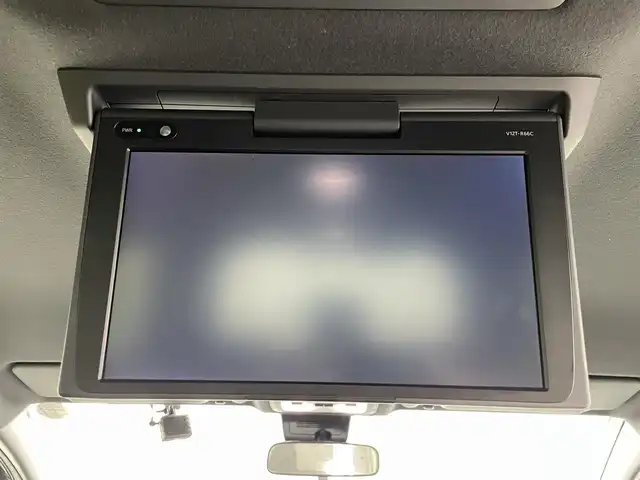 トヨタ ヴォクシー ZS 煌 熊本県 2018(平30)年 7万km ブラッキッシュアゲハガラスフレーク 純正10インチナビ（ＣＤ・ＤＶＤ・フルセグ・ＢＴ・ＳＤ・HDMI）/純正フリップダウンモニター/バックカメラ　/社外前後ドライブレコーダー　/ビルトインＥＴＣ　/両側パワースライドドア　/トヨタセーフティーセンス/・プリクラッシュセーフティ/・先行車発進お知らせ機能/・レーンキープアシスト/・クルーズコントロール/・レーンディパーチャーアラート/・オートマチックハイビーム/横滑り防止/アイドリングストップ/純正フロアマット/純正１６インチAW/オートライト/LEDヘッドライト/フォグライト/スマートキー/プッシュスタート