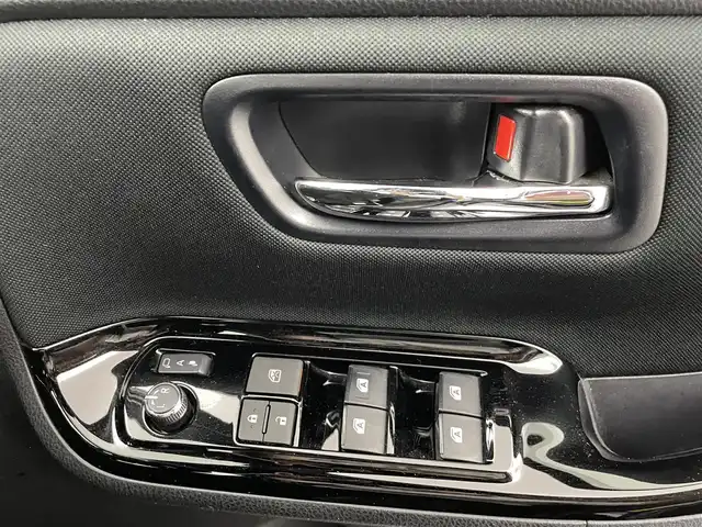 トヨタ ヴォクシー ZS 煌 熊本県 2018(平30)年 7万km ブラッキッシュアゲハガラスフレーク 純正10インチナビ（ＣＤ・ＤＶＤ・フルセグ・ＢＴ・ＳＤ・HDMI）/純正フリップダウンモニター/バックカメラ　/社外前後ドライブレコーダー　/ビルトインＥＴＣ　/両側パワースライドドア　/トヨタセーフティーセンス/・プリクラッシュセーフティ/・先行車発進お知らせ機能/・レーンキープアシスト/・クルーズコントロール/・レーンディパーチャーアラート/・オートマチックハイビーム/横滑り防止/アイドリングストップ/純正フロアマット/純正１６インチAW/オートライト/LEDヘッドライト/フォグライト/スマートキー/プッシュスタート
