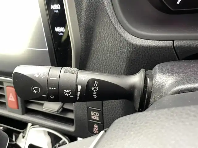 トヨタ ヴォクシー ZS 煌 熊本県 2018(平30)年 7万km ブラッキッシュアゲハガラスフレーク 純正10インチナビ（ＣＤ・ＤＶＤ・フルセグ・ＢＴ・ＳＤ・HDMI）/純正フリップダウンモニター/バックカメラ　/社外前後ドライブレコーダー　/ビルトインＥＴＣ　/両側パワースライドドア　/トヨタセーフティーセンス/・プリクラッシュセーフティ/・先行車発進お知らせ機能/・レーンキープアシスト/・クルーズコントロール/・レーンディパーチャーアラート/・オートマチックハイビーム/横滑り防止/アイドリングストップ/純正フロアマット/純正１６インチAW/オートライト/LEDヘッドライト/フォグライト/スマートキー/プッシュスタート