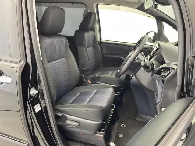 トヨタ ヴォクシー ZS 煌Ⅱ 新潟県 2016(平28)年 6.6万km ブラック 純正ディーラーＯＰナビ/フリップダウンモニター/プリクラッシュセーフティ/車線逸脱警報システム/ＥＴＣ/前後ドライブレコーダー/両側パワースライドドア/オートライト/オートハイビーム/ＬＥＤヘッドライト/フォグランプ/アイドリングストップ/プッシュスタート/純正16インチアルミホイール/フロアマット