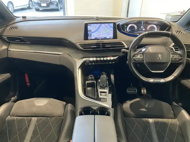 プジョー ３００８ GT ブルー HDi 熊本県 2018(平30)年 5万km パールⅡ ・スマートキー/・プッシュスタート/・パノラマサンルーフ/・アクティブセーフティブレーキ/・疲労検知/・ディレクショナルヘッドライト/・パーキングアシスト/・インテリジェントハイビーム/・レーンキープアシスト/・パーキングセンサー/・ブラインドスポットモニター/・クルーズコントロール(追従式)/・ハーフレザーシート /・D席パワーシート/・前席シートヒーター /・純正メモリナビ/　【Bluetooth・USB・AppleCarPlay】/・フルセグTV/・バックカメラ/・フロント＆左サイドカメラ/・ETC/・ドライブレコーダー(前方録画)/・LEDヘッドランプ/・LEDフォグランプ/・純正マット/・保証書/取説