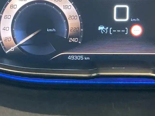 プジョー ３００８ GT ブルー HDi 熊本県 2018(平30)年 5万km パールⅡ ・スマートキー/・プッシュスタート/・パノラマサンルーフ/・アクティブセーフティブレーキ/・疲労検知/・ディレクショナルヘッドライト/・パーキングアシスト/・インテリジェントハイビーム/・レーンキープアシスト/・パーキングセンサー/・ブラインドスポットモニター/・クルーズコントロール(追従式)/・ハーフレザーシート /・D席パワーシート/・前席シートヒーター /・純正メモリナビ/　【Bluetooth・USB・AppleCarPlay】/・フルセグTV/・バックカメラ/・フロント＆左サイドカメラ/・ETC/・ドライブレコーダー(前方録画)/・LEDヘッドランプ/・LEDフォグランプ/・純正マット/・保証書/取説