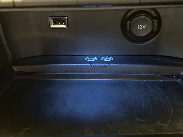 プジョー ３００８ GT ブルー HDi 熊本県 2018(平30)年 5万km パールⅡ ・スマートキー/・プッシュスタート/・パノラマサンルーフ/・アクティブセーフティブレーキ/・疲労検知/・ディレクショナルヘッドライト/・パーキングアシスト/・インテリジェントハイビーム/・レーンキープアシスト/・パーキングセンサー/・ブラインドスポットモニター/・クルーズコントロール(追従式)/・ハーフレザーシート /・D席パワーシート/・前席シートヒーター /・純正メモリナビ/　【Bluetooth・USB・AppleCarPlay】/・フルセグTV/・バックカメラ/・フロント＆左サイドカメラ/・ETC/・ドライブレコーダー(前方録画)/・LEDヘッドランプ/・LEDフォグランプ/・純正マット/・保証書/取説