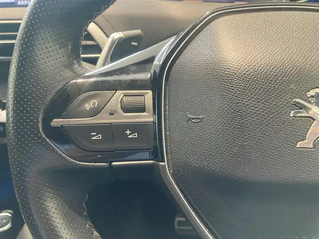 プジョー ３００８ GT ブルー HDi 熊本県 2018(平30)年 5万km パールⅡ ・スマートキー/・プッシュスタート/・パノラマサンルーフ/・アクティブセーフティブレーキ/・疲労検知/・ディレクショナルヘッドライト/・パーキングアシスト/・インテリジェントハイビーム/・レーンキープアシスト/・パーキングセンサー/・ブラインドスポットモニター/・クルーズコントロール(追従式)/・ハーフレザーシート /・D席パワーシート/・前席シートヒーター /・純正メモリナビ/　【Bluetooth・USB・AppleCarPlay】/・フルセグTV/・バックカメラ/・フロント＆左サイドカメラ/・ETC/・ドライブレコーダー(前方録画)/・LEDヘッドランプ/・LEDフォグランプ/・純正マット/・保証書/取説