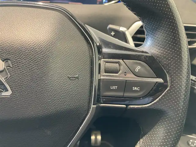 プジョー ３００８ GT ブルー HDi 熊本県 2018(平30)年 5万km パールⅡ ・スマートキー/・プッシュスタート/・パノラマサンルーフ/・アクティブセーフティブレーキ/・疲労検知/・ディレクショナルヘッドライト/・パーキングアシスト/・インテリジェントハイビーム/・レーンキープアシスト/・パーキングセンサー/・ブラインドスポットモニター/・クルーズコントロール(追従式)/・ハーフレザーシート /・D席パワーシート/・前席シートヒーター /・純正メモリナビ/　【Bluetooth・USB・AppleCarPlay】/・フルセグTV/・バックカメラ/・フロント＆左サイドカメラ/・ETC/・ドライブレコーダー(前方録画)/・LEDヘッドランプ/・LEDフォグランプ/・純正マット/・保証書/取説