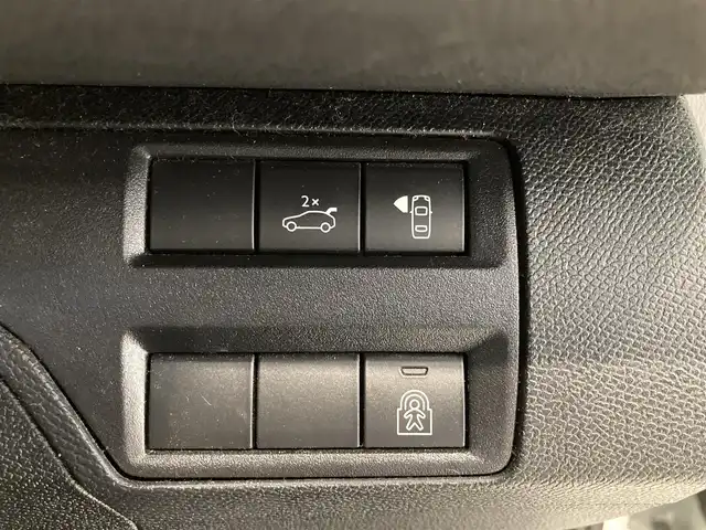 プジョー ３００８ GT ブルー HDi 熊本県 2018(平30)年 5万km パールⅡ ・スマートキー/・プッシュスタート/・パノラマサンルーフ/・アクティブセーフティブレーキ/・疲労検知/・ディレクショナルヘッドライト/・パーキングアシスト/・インテリジェントハイビーム/・レーンキープアシスト/・パーキングセンサー/・ブラインドスポットモニター/・クルーズコントロール(追従式)/・ハーフレザーシート /・D席パワーシート/・前席シートヒーター /・純正メモリナビ/　【Bluetooth・USB・AppleCarPlay】/・フルセグTV/・バックカメラ/・フロント＆左サイドカメラ/・ETC/・ドライブレコーダー(前方録画)/・LEDヘッドランプ/・LEDフォグランプ/・純正マット/・保証書/取説