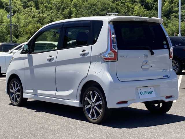 日産 デイズ ハイウェイスターG ターボ 佐賀県 2016(平28)年 6.8万km ホワイトパール 純正ナビ/アラウンドビューモニター/エマージェンシーブレーキ/オートハイビーム/革調シートカバー/ドライブレコーダー/ETC/アイドリングストップ/ステアリングリモコン/HIDヘッドライト/フォグライト/純正アルミホイール