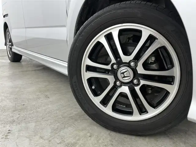 ホンダ Ｎ ＢＯＸ カスタム SSパッケージ 福島県 2013(平25)年 5.5万km アラバスターシルバーメタリック 純正7インチナビ/・型番：VXM-145C/・CD/AM/FM/・バックカメラ/・ETC/両側パワースライドドア/アイドリングストップ/革巻きステアリング/・ステアリングリモコン/プッシュスタート/・スマートキー/LEDヘッドライト/・オートライト/・フォグライト/電動格納ミラー/純正フロアマット