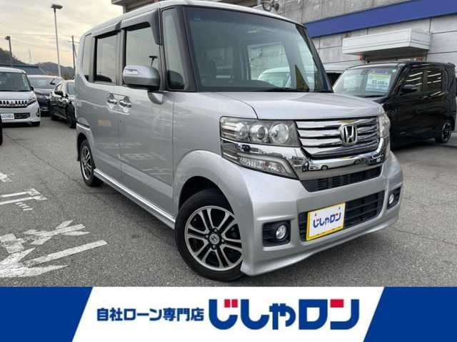 ホンダ Ｎ ＢＯＸ カスタム SSパッケージ 兵庫県 2013(平25)年 5.5万km アラバスターシルバーメタリック 【(株)IDOMが運営する【じしゃロン姫路店】の自社ローン対象車両になります。こちらは現金ご利用時の価格です。自社ローンご希望の方は別途その旨お申付け下さい。】/純正7インチナビ/・型番：VXM-145C/・CD/AM/FM/・バックカメラ/・ETC/両側パワースライドドア/アイドリングストップ/革巻きステアリング/・ステアリングリモコン/プッシュスタート/・スマートキー/LEDヘッドライト/・オートライト/・フォグライト/電動格納ミラー/純正フロアマット