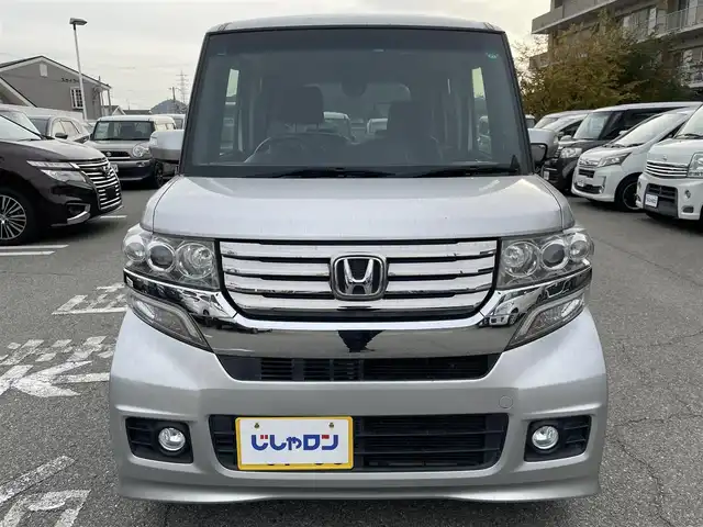 ホンダ Ｎ ＢＯＸ カスタム SSパッケージ 兵庫県 2013(平25)年 5.5万km アラバスターシルバーメタリック 【(株)IDOMが運営する【じしゃロン姫路店】の自社ローン対象車両になります。こちらは現金ご利用時の価格です。自社ローンご希望の方は別途その旨お申付け下さい。】/純正7インチナビ/・型番：VXM-145C/・CD/AM/FM/・バックカメラ/・ETC/両側パワースライドドア/アイドリングストップ/革巻きステアリング/・ステアリングリモコン/プッシュスタート/・スマートキー/LEDヘッドライト/・オートライト/・フォグライト/電動格納ミラー/純正フロアマット