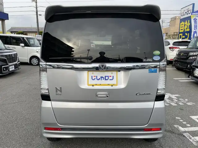 ホンダ Ｎ ＢＯＸ カスタム SSパッケージ 兵庫県 2013(平25)年 5.5万km アラバスターシルバーメタリック 【(株)IDOMが運営する【じしゃロン姫路店】の自社ローン対象車両になります。こちらは現金ご利用時の価格です。自社ローンご希望の方は別途その旨お申付け下さい。】/純正7インチナビ/・型番：VXM-145C/・CD/AM/FM/・バックカメラ/・ETC/両側パワースライドドア/アイドリングストップ/革巻きステアリング/・ステアリングリモコン/プッシュスタート/・スマートキー/LEDヘッドライト/・オートライト/・フォグライト/電動格納ミラー/純正フロアマット