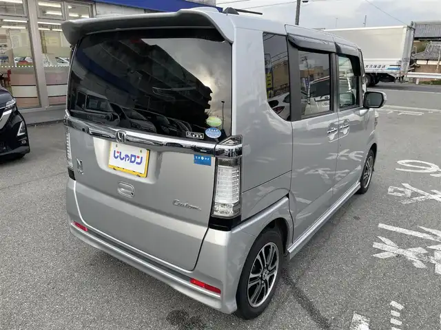 ホンダ Ｎ ＢＯＸ カスタム SSパッケージ 兵庫県 2013(平25)年 5.5万km アラバスターシルバーメタリック 【(株)IDOMが運営する【じしゃロン姫路店】の自社ローン対象車両になります。こちらは現金ご利用時の価格です。自社ローンご希望の方は別途その旨お申付け下さい。】/純正7インチナビ/・型番：VXM-145C/・CD/AM/FM/・バックカメラ/・ETC/両側パワースライドドア/アイドリングストップ/革巻きステアリング/・ステアリングリモコン/プッシュスタート/・スマートキー/LEDヘッドライト/・オートライト/・フォグライト/電動格納ミラー/純正フロアマット