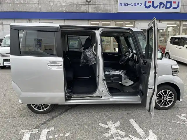 ホンダ Ｎ ＢＯＸ カスタム SSパッケージ 兵庫県 2013(平25)年 5.5万km アラバスターシルバーメタリック 【(株)IDOMが運営する【じしゃロン姫路店】の自社ローン対象車両になります。こちらは現金ご利用時の価格です。自社ローンご希望の方は別途その旨お申付け下さい。】/純正7インチナビ/・型番：VXM-145C/・CD/AM/FM/・バックカメラ/・ETC/両側パワースライドドア/アイドリングストップ/革巻きステアリング/・ステアリングリモコン/プッシュスタート/・スマートキー/LEDヘッドライト/・オートライト/・フォグライト/電動格納ミラー/純正フロアマット