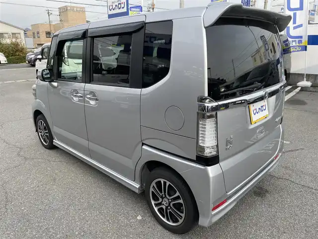 ホンダ Ｎ ＢＯＸ カスタム SSパッケージ 兵庫県 2013(平25)年 5.5万km アラバスターシルバーメタリック 【(株)IDOMが運営する【じしゃロン姫路店】の自社ローン対象車両になります。こちらは現金ご利用時の価格です。自社ローンご希望の方は別途その旨お申付け下さい。】/純正7インチナビ/・型番：VXM-145C/・CD/AM/FM/・バックカメラ/・ETC/両側パワースライドドア/アイドリングストップ/革巻きステアリング/・ステアリングリモコン/プッシュスタート/・スマートキー/LEDヘッドライト/・オートライト/・フォグライト/電動格納ミラー/純正フロアマット