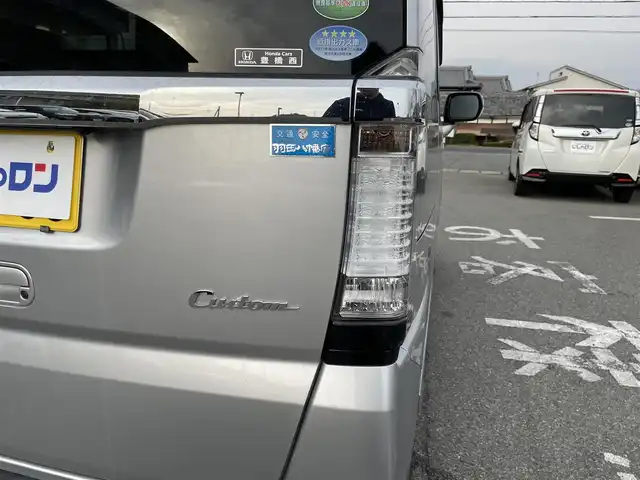 ホンダ Ｎ ＢＯＸ カスタム SSパッケージ 兵庫県 2013(平25)年 5.5万km アラバスターシルバーメタリック 【(株)IDOMが運営する【じしゃロン姫路店】の自社ローン対象車両になります。こちらは現金ご利用時の価格です。自社ローンご希望の方は別途その旨お申付け下さい。】/純正7インチナビ/・型番：VXM-145C/・CD/AM/FM/・バックカメラ/・ETC/両側パワースライドドア/アイドリングストップ/革巻きステアリング/・ステアリングリモコン/プッシュスタート/・スマートキー/LEDヘッドライト/・オートライト/・フォグライト/電動格納ミラー/純正フロアマット