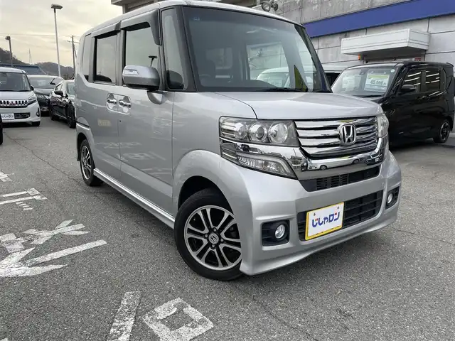 ホンダ Ｎ ＢＯＸ カスタム SSパッケージ 兵庫県 2013(平25)年 5.5万km アラバスターシルバーメタリック 【(株)IDOMが運営する【じしゃロン姫路店】の自社ローン対象車両になります。こちらは現金ご利用時の価格です。自社ローンご希望の方は別途その旨お申付け下さい。】/純正7インチナビ/・型番：VXM-145C/・CD/AM/FM/・バックカメラ/・ETC/両側パワースライドドア/アイドリングストップ/革巻きステアリング/・ステアリングリモコン/プッシュスタート/・スマートキー/LEDヘッドライト/・オートライト/・フォグライト/電動格納ミラー/純正フロアマット