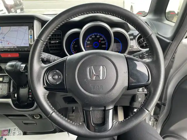 ホンダ Ｎ ＢＯＸ カスタム SSパッケージ 兵庫県 2013(平25)年 5.5万km アラバスターシルバーメタリック 【(株)IDOMが運営する【じしゃロン姫路店】の自社ローン対象車両になります。こちらは現金ご利用時の価格です。自社ローンご希望の方は別途その旨お申付け下さい。】/純正7インチナビ/・型番：VXM-145C/・CD/AM/FM/・バックカメラ/・ETC/両側パワースライドドア/アイドリングストップ/革巻きステアリング/・ステアリングリモコン/プッシュスタート/・スマートキー/LEDヘッドライト/・オートライト/・フォグライト/電動格納ミラー/純正フロアマット