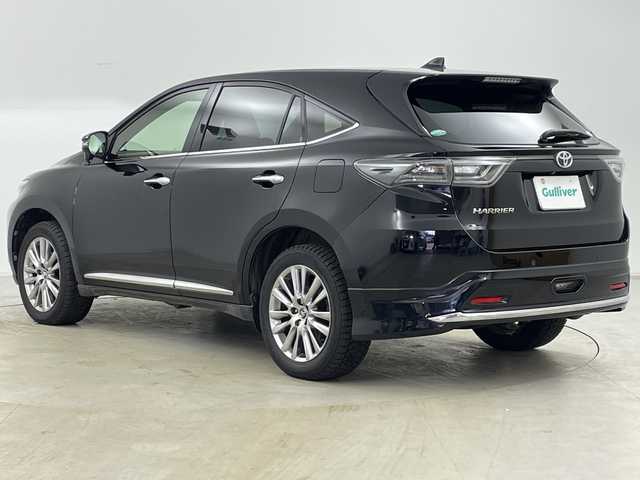 トヨタ ハリアー プレミアム 道央・札幌 2017(平29)年 5.5万km ブラック ・アルパインナビ（EX9V）/・BT&SD&CD&DVD&フルセグTV/・バックカメラ/・トヨタセーフティセンス/・レーダークルーズコントロール/・衝突被害軽減ブレーキ/・アイドリングストップ/・パワーバックドア/・ハーフレザーシート/・D席パワーシート/・ビルトインETC/・オートマチックハイビーム/・オートライト/・LEDヘッドライト/・スマートキー/・スペアキー/・プッシュスタート/・積込スタッドレス社外AW付